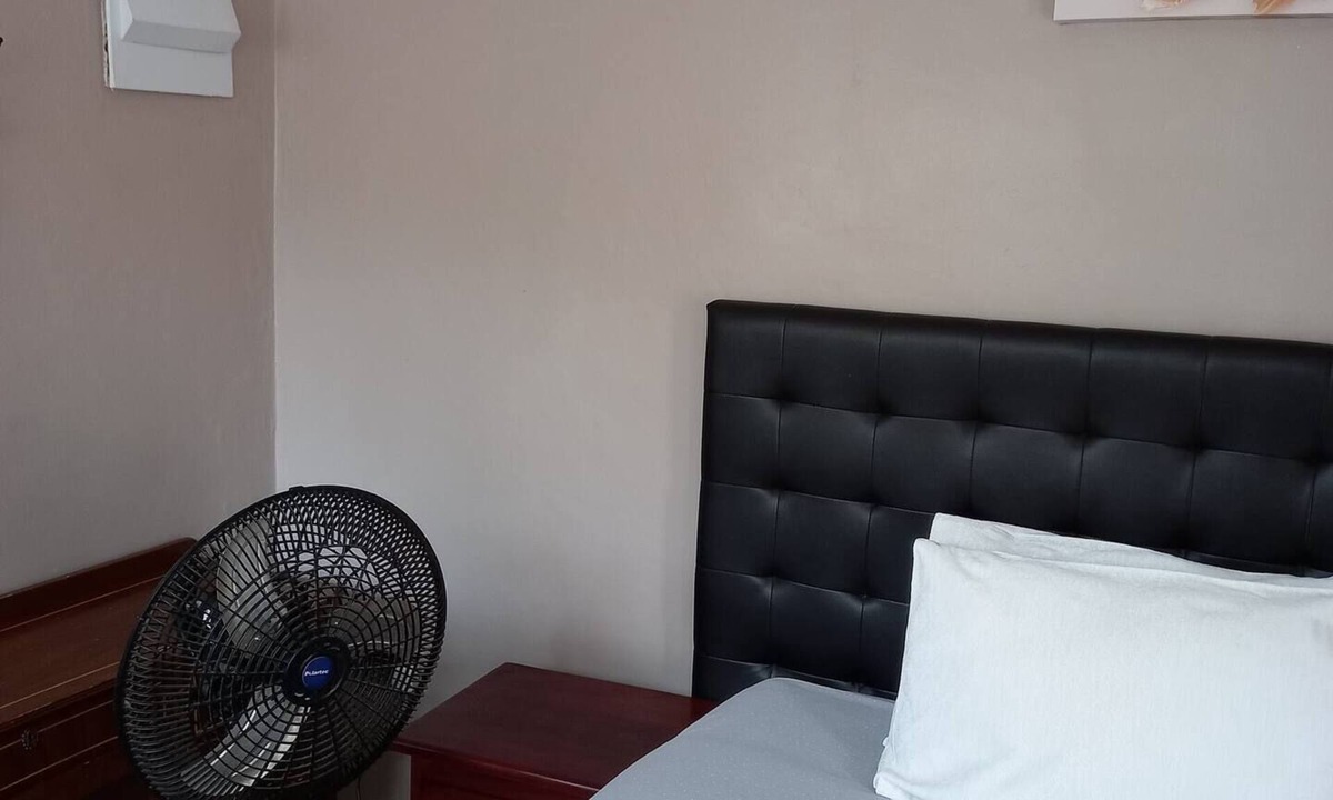 Harare East Hotel | Garden 2 - en-suite