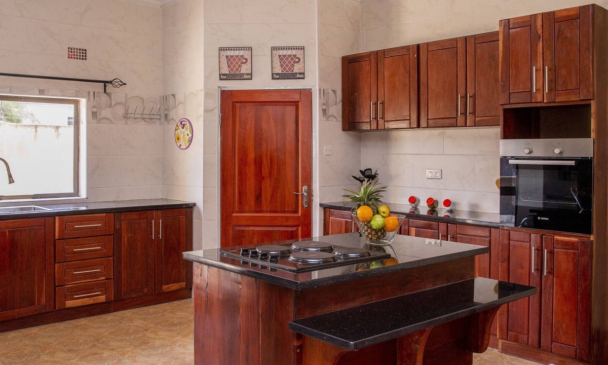 Lusaka Central Apartment | Glitterstone | WiFi | Pool | Balcony| Mass Media