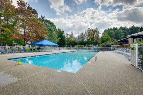 Warren House | Golf, Hike & Swim: Gem < 1 Mi to Sugarbush Resort