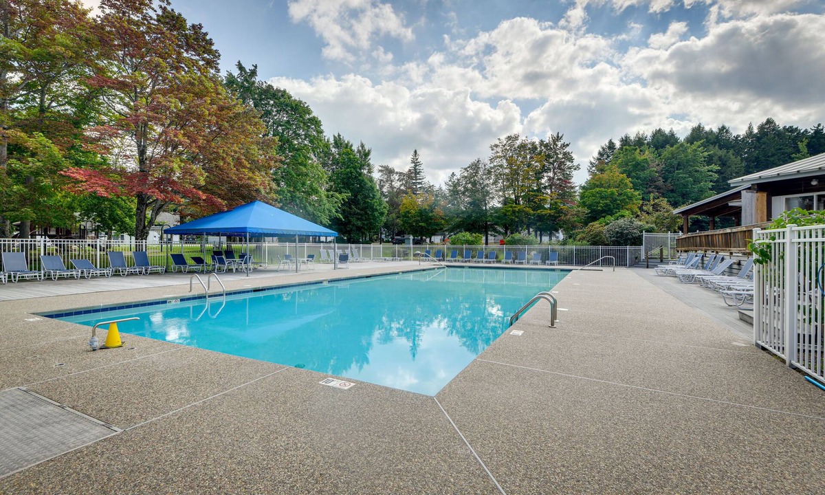 Warren Condo | Golf, Hike & Swim: Gem < 1 Mi to Sugarbush Resort