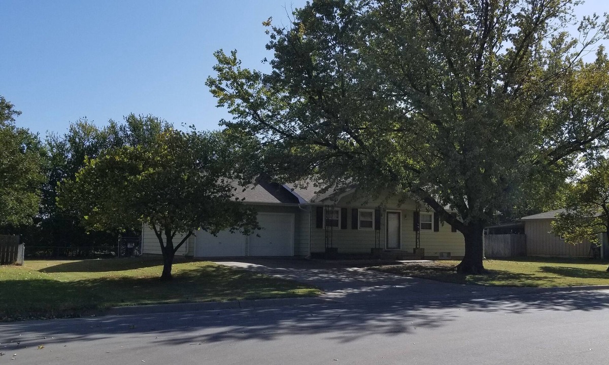 Goddard House | Grandma's house in the heart of Goddard