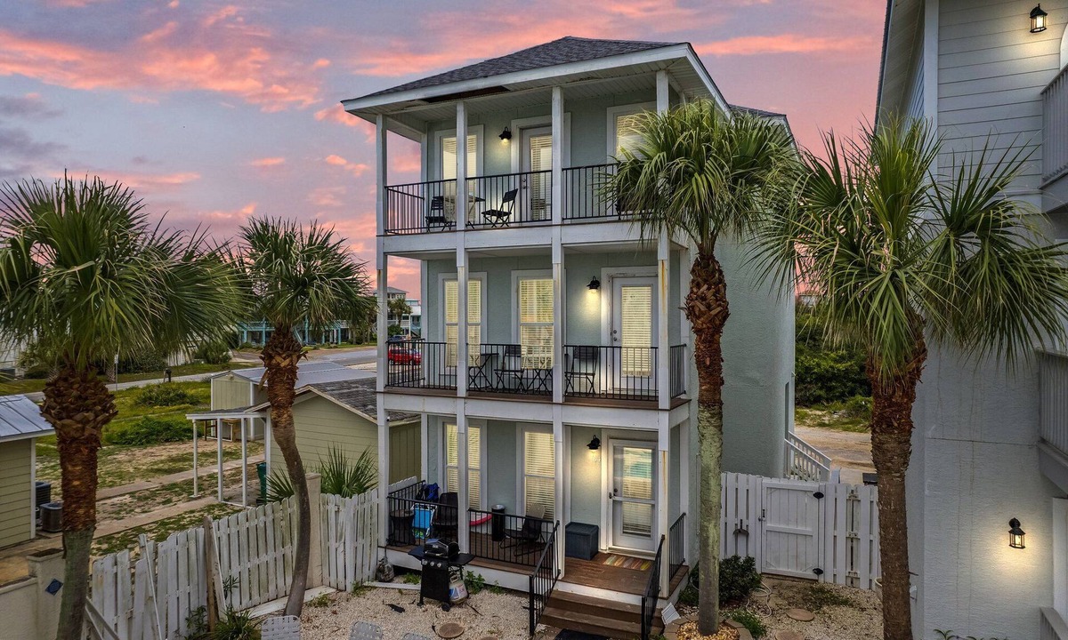 Kiska Beach House | Great location! Close to beach, HEATED pool, beach gear provided, DOG Friendly