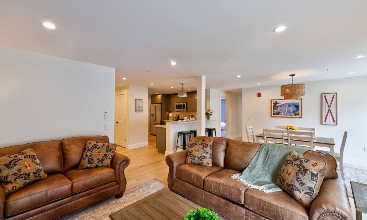 Stowe Apartment | Harlow Suite at 109 Main