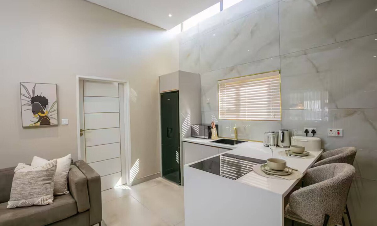Gaborone Apartment | Haus Nkeke | Pool | 55" TV Netflix | 5 Min Mall