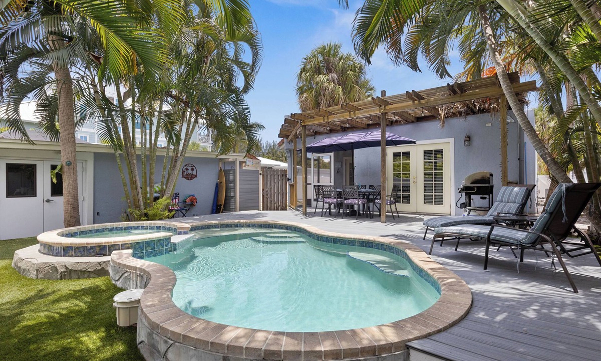 Anna Maria House | Havana Cay- Adorable 3 bedroom cottage style- Pool/spa and only 4 houses from be