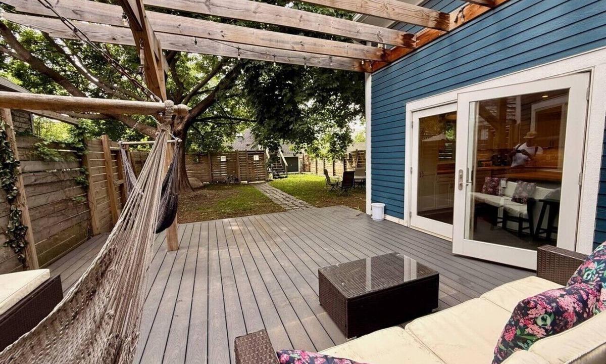 Northeast Minneapolis Arts District House | Heart of NE Arts District | 4BR | Deck + Skylights