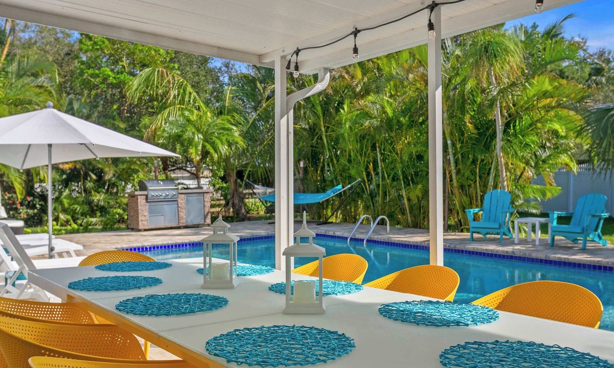 Palma Sola House | Heated Pool, Air Hockey & 5BR — 12 Min to AMI