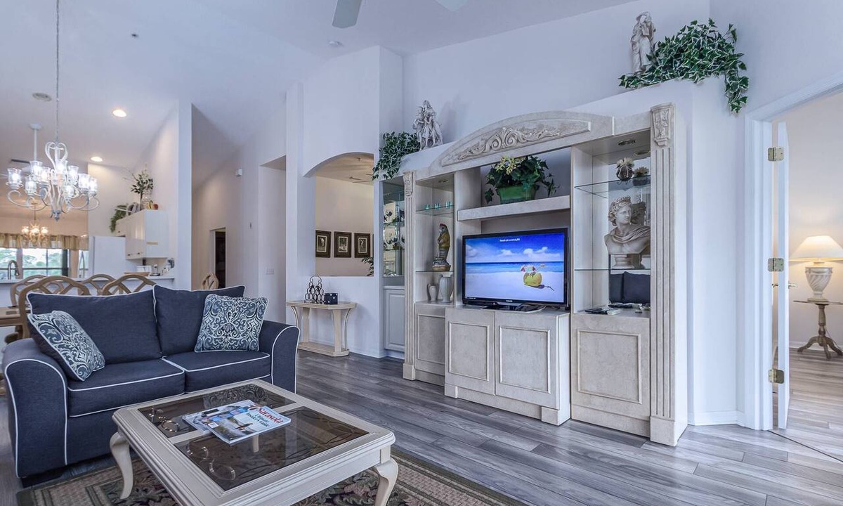 Sarasota Condo | Heritage Oaks Retreat: Country Club Living! Championship Golf, 5 Pools, Clubhouse, & Restaurant