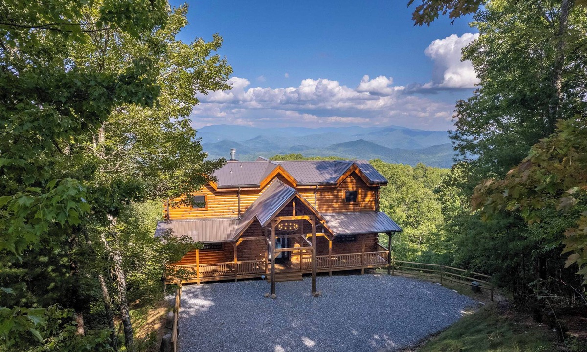 Almond Cabin | High Country Cabin - Mountain & Fontana Lake Views - Hot Tub