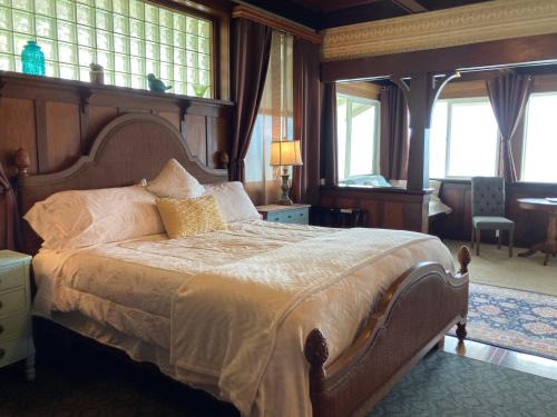 Hilo Bed & Breakfast | Hilo Bay Oceanfront Bed and Breakfast