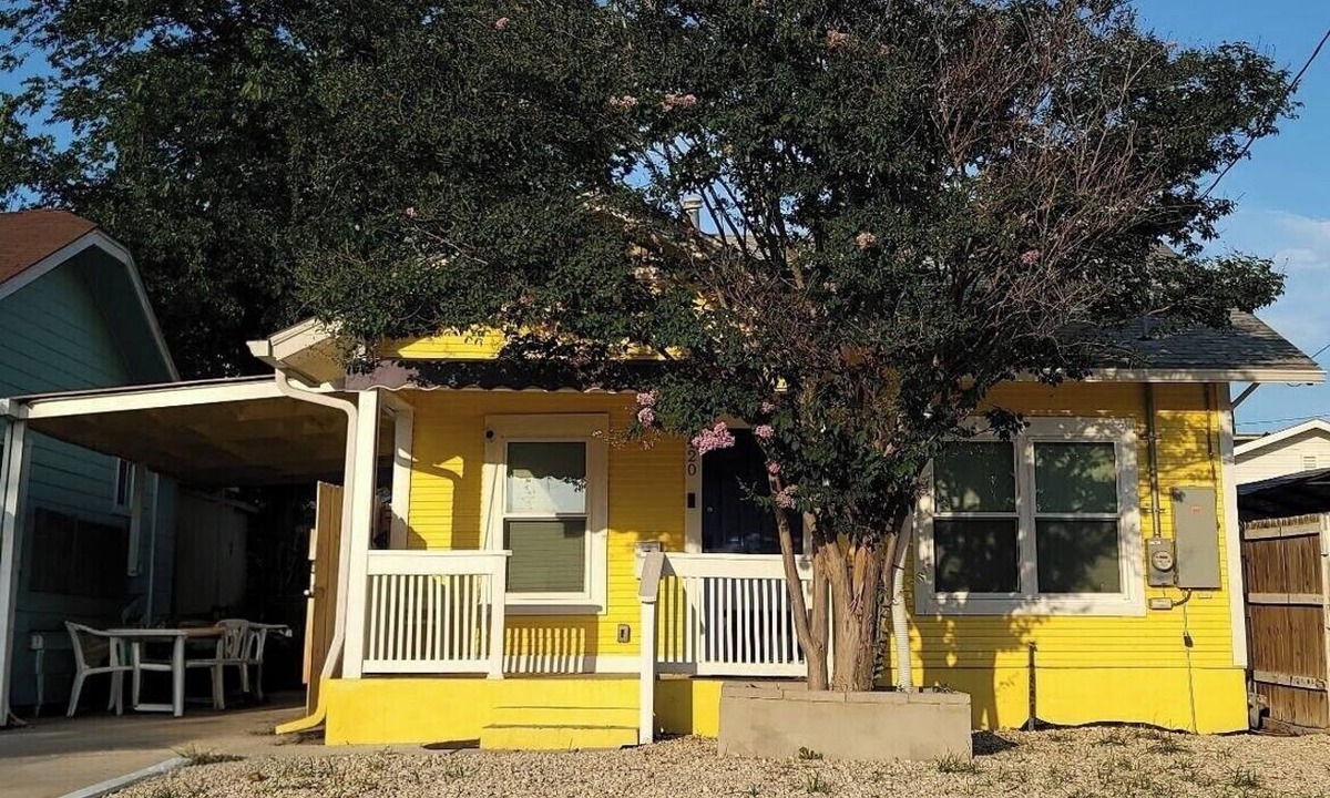 Nevada Street House | Historic Charm Meets Modern Comfort - Minutes to San Antonio Downtown/Riverwalk