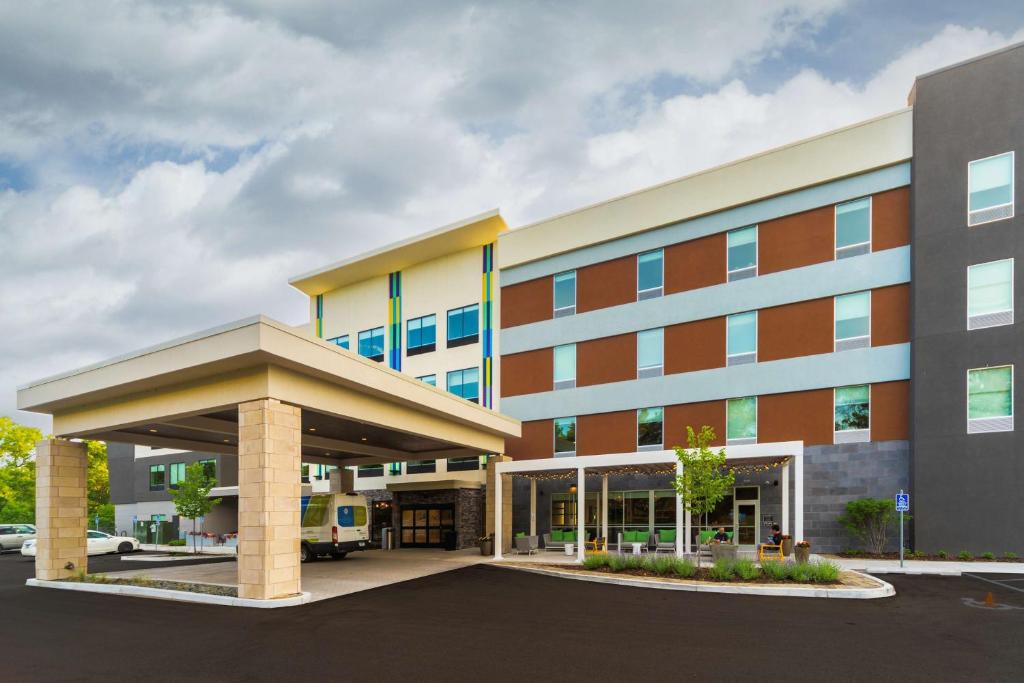 South Loop Hotel | Home2 Suites By Hilton Minneapolis-Mall of America