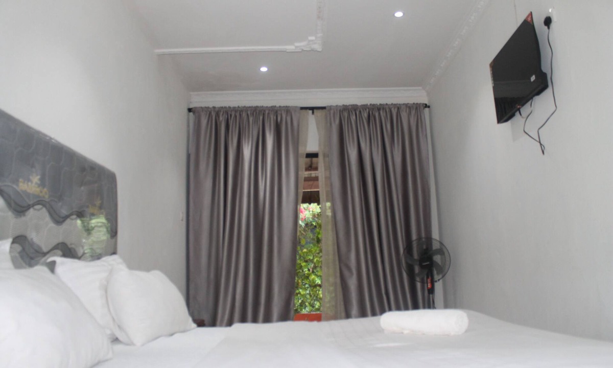 Lusaka Cabin | Honeybed Lodge
