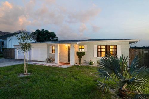 Winter Haven House | Hook, Line & Leisure: Lakefront Gem w/Porch!