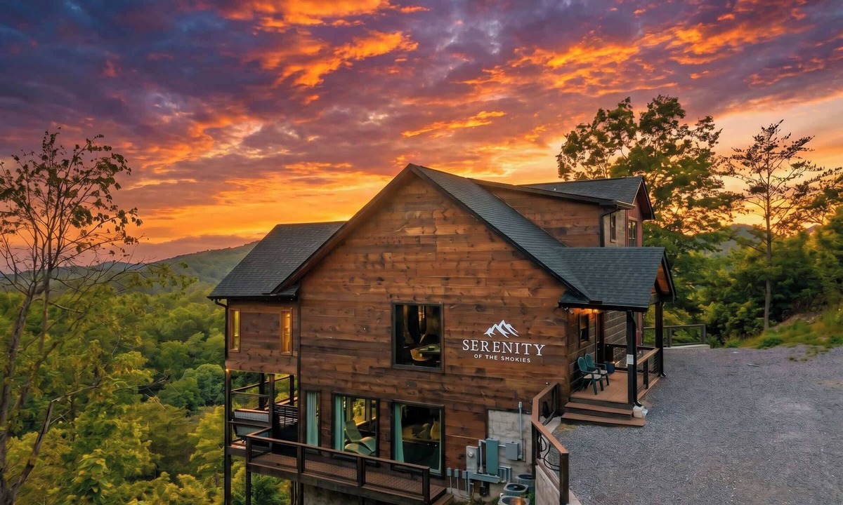 Wears Valley Cabin | Incredible Sunset Views | Organic Decor | Arcades