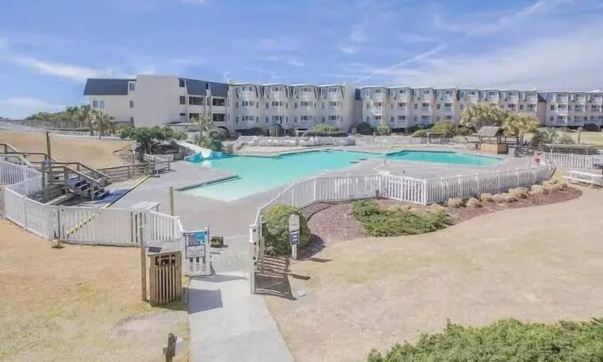 Atlantic Beach Condo | It's Beach Time at A Place at the Beach waterpark resort. This 2-bedroom, 2-bathroom condo offers fun accommodations overlooking the waterslide & pools. On-site you'll find mini-golf, tennis, beach access and SO MUCH MORE!