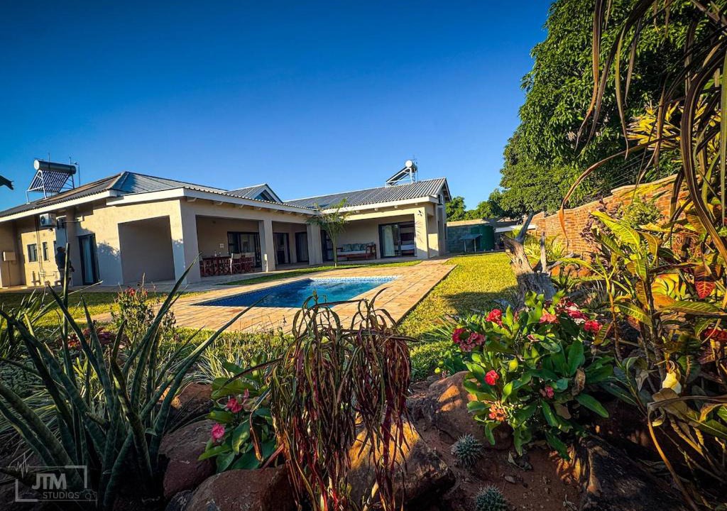 Victoria Falls Villa | Judith & Sylvester Hideaway