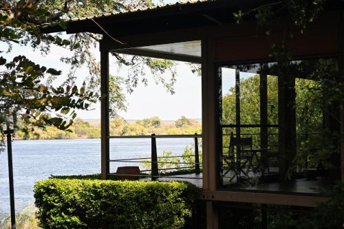 Komanyana Cabin | Kayube Estate