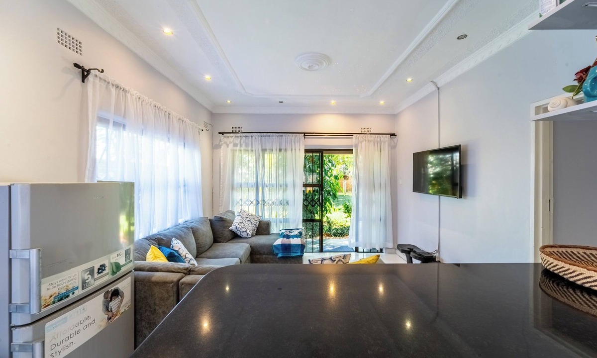 Victoria Falls House | KhayaLethu Holiday Home