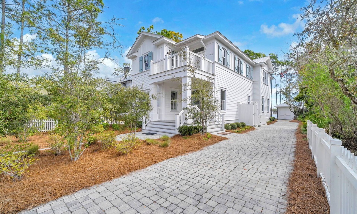 Sunnyside House | Kindness Matters: A Carillon Beach Favorite Located On Stunning Lake Carillon