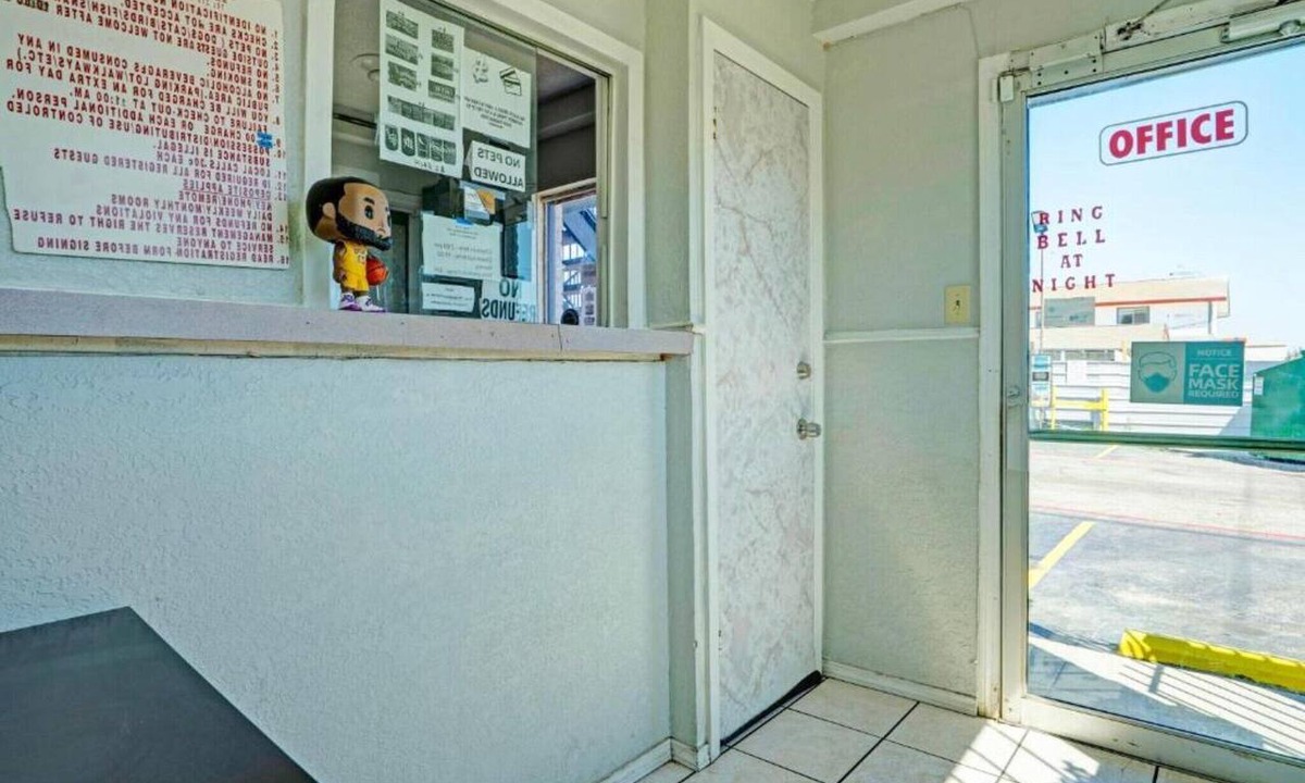 West San Antonio Apartment | King Bed|Smoking|San-Antonio