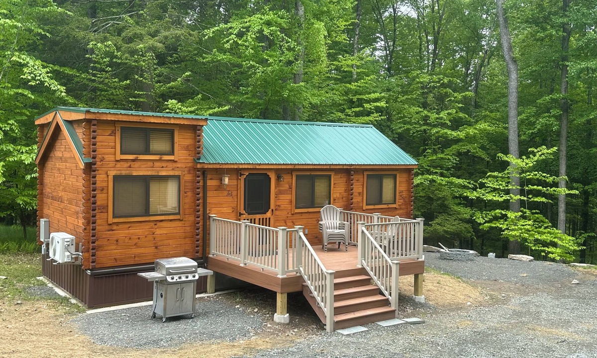 Tunkhannock Cabin | Lake Carey Cabin within walking distance to Old Carter Barn with lake access