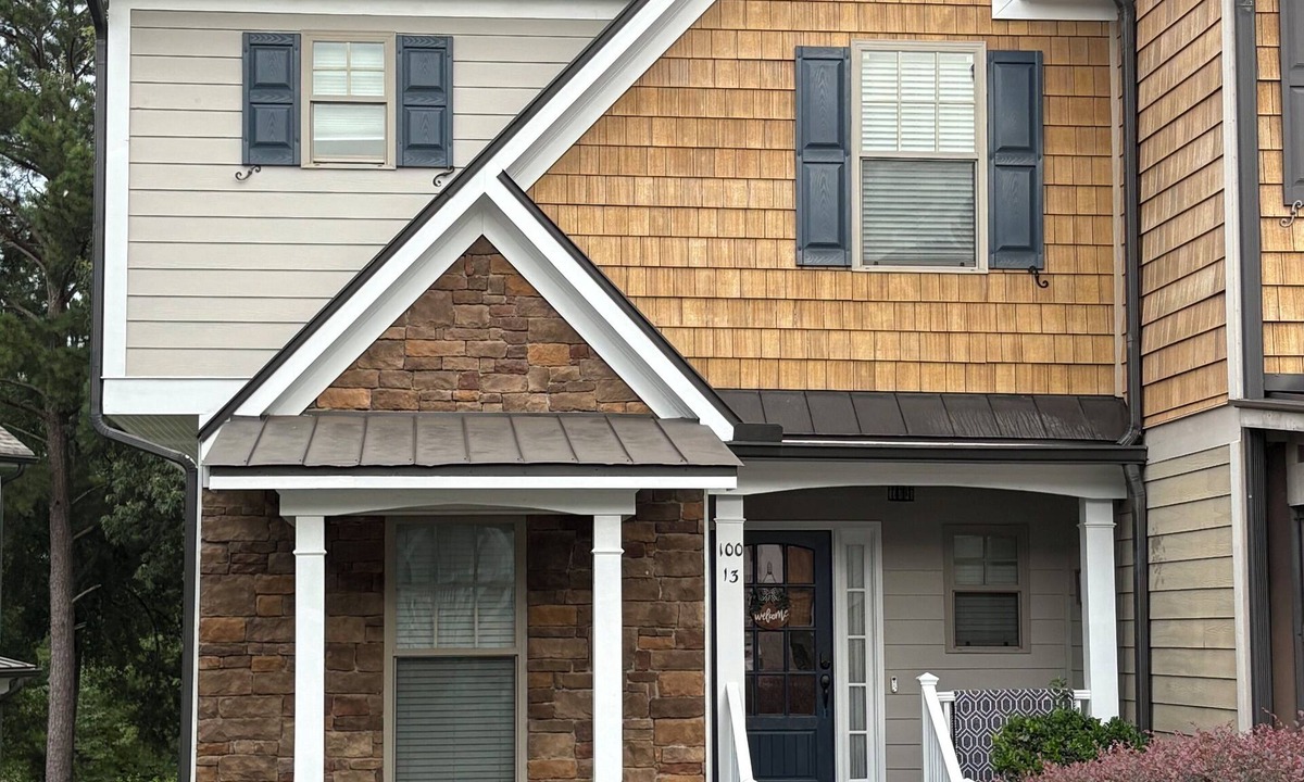 Eatonton House | Lake Oconee waterfront Townhome in great location! Perfect for large families.