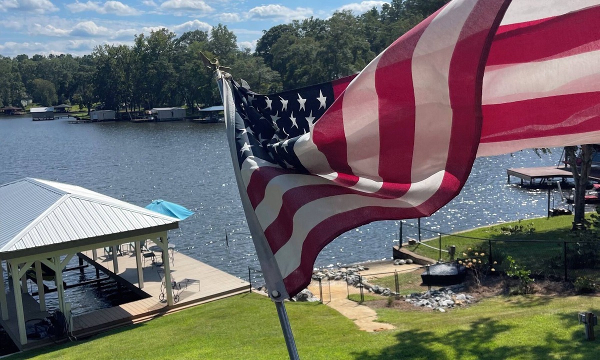 Milledgeville House | LAKEFRONT FAMILY- WORLD CUP STAY-PEACEFUL, PRIVATE DOCK! DOG FRIENDLY!