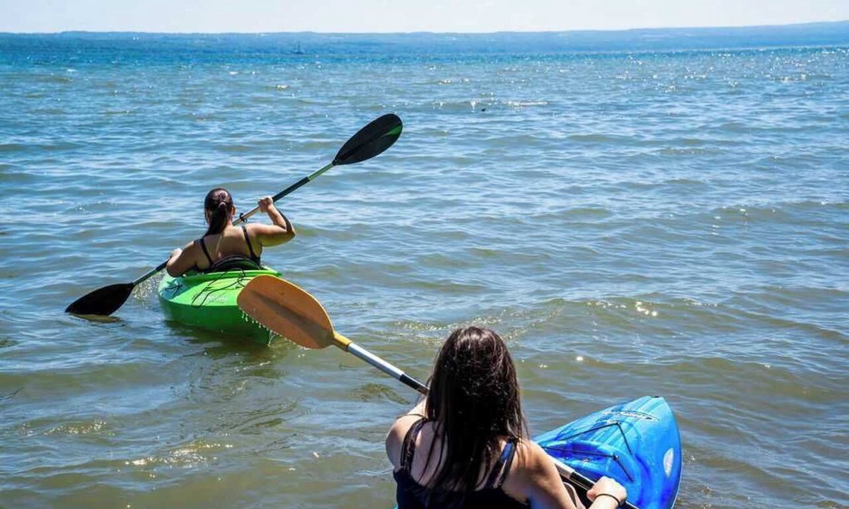 Town of Torrey House | Lakefront Home: Private Dock, Hot Tub, Kayaks