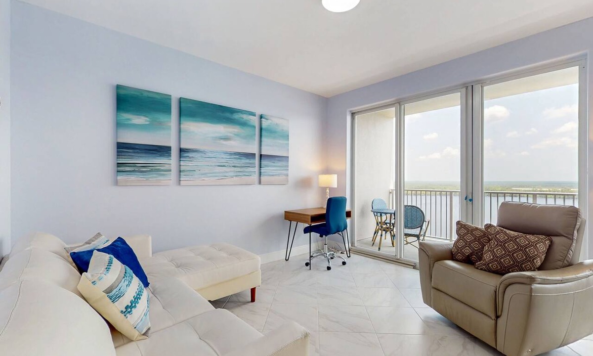 Florida Central Atlantic Coast Condo | Lakefront retreat near attractions with lake view, AC, WiFi, pool, hot tub & gym