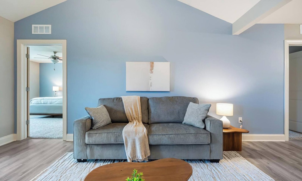 Cocoa Apartment | Landing | Beautiful 3BD, Pool, Gym