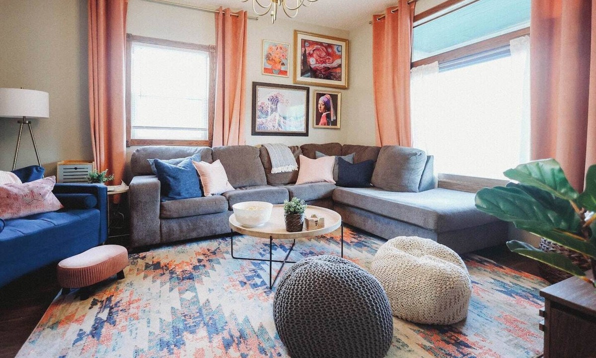 Summit - University House | Large 5BR for Groups – Sleeps 12! Stocked Kitchen