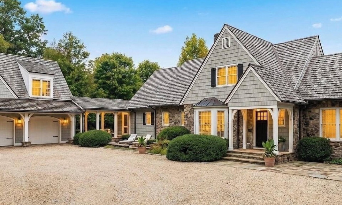 Gainesville House | Large House with Lake Views, pool table and Private Boat Dock