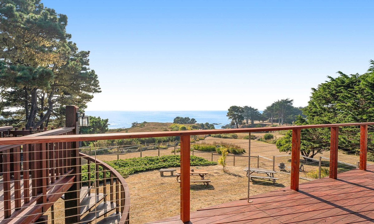 Mendocino House | Large Mendocino Oceanfront Home - Walk to Trails