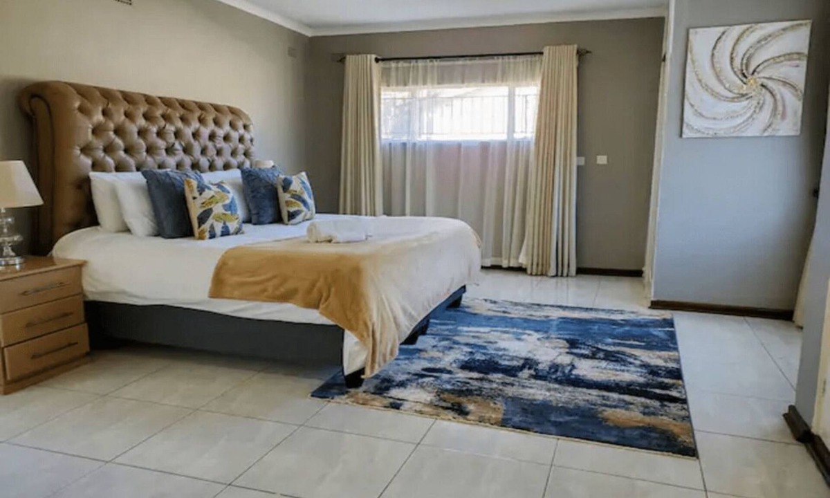 Harare House | Lavish Modern Glint House