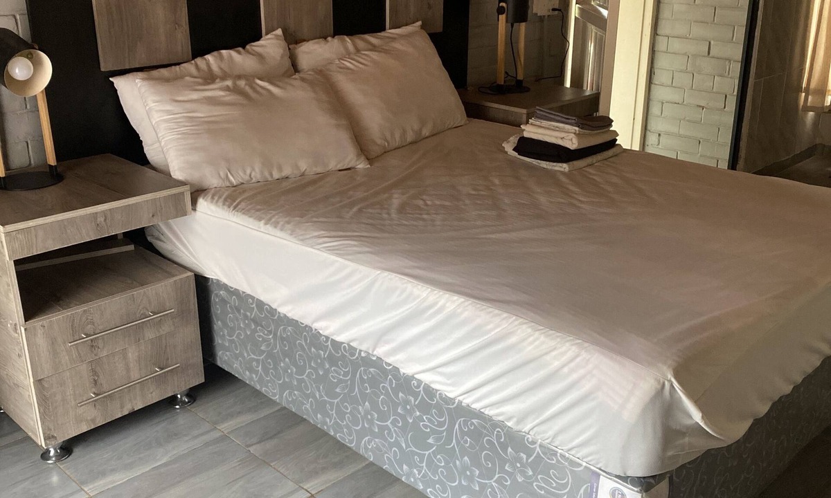 Harare East Apartment | Leafy, safe retreat, close to game park & shopping mall