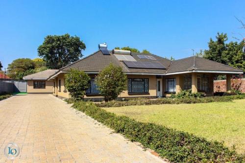 Harare Apartment | Little Oasis Self Catering Cottage