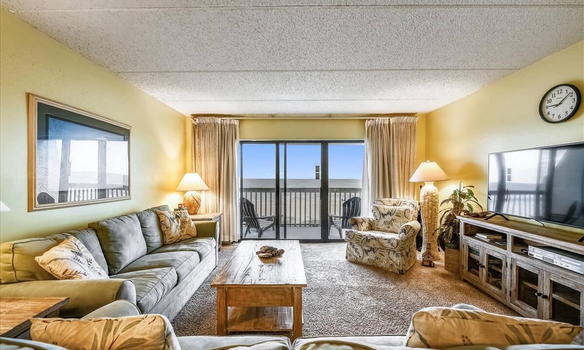 St. George Island Condo | Located right on the beachfront, this beautiful well-appointed Villa offers you fabulous views.