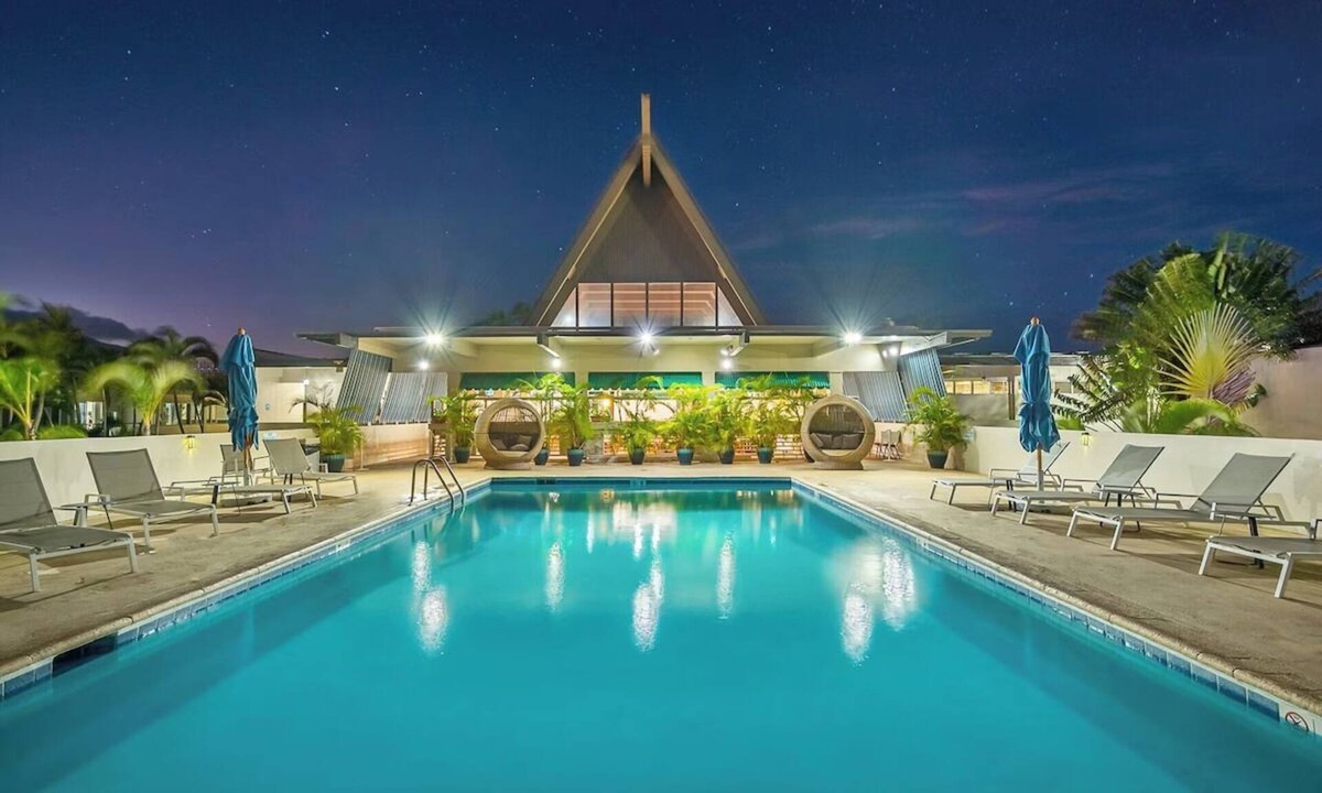 Kahului Hotel | Lovely Family & Friends Hawaii Getaway | Two Spacious Rooms w/Outdoor Pool