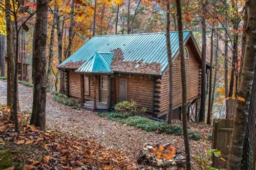 Townsend House | Lovely Family Riverfront Home Sleeps 4 with Water Views