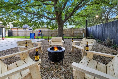 Live Oak House | Luxe Family Escape with Games and Hot Tub and Yard