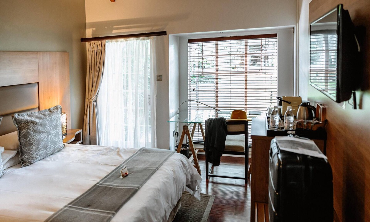 Harare Apartment | Luxurious 5* Deluxe Suite at Sandalwood Lodge - 2265