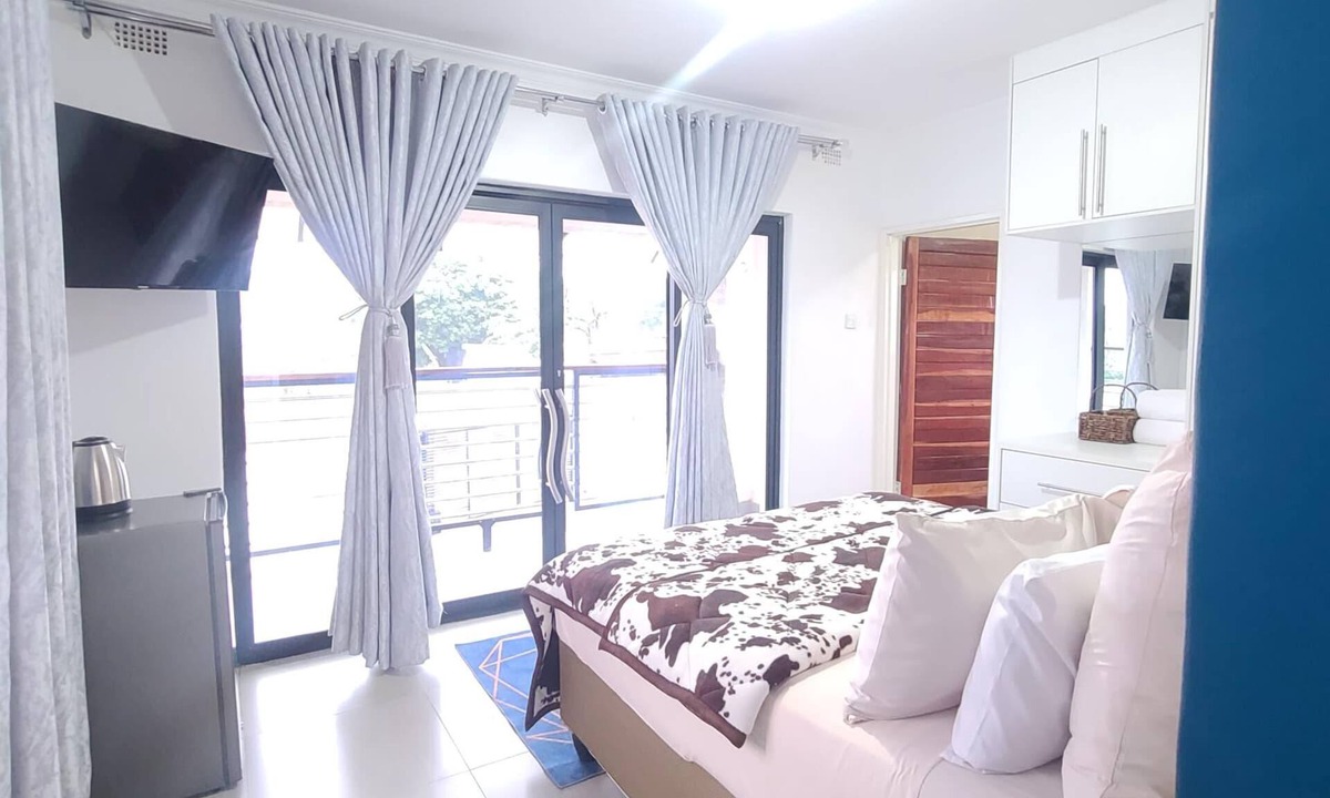 Harare Villa | Luxurious 6 bed 6 Baths in Sunridge - 2299