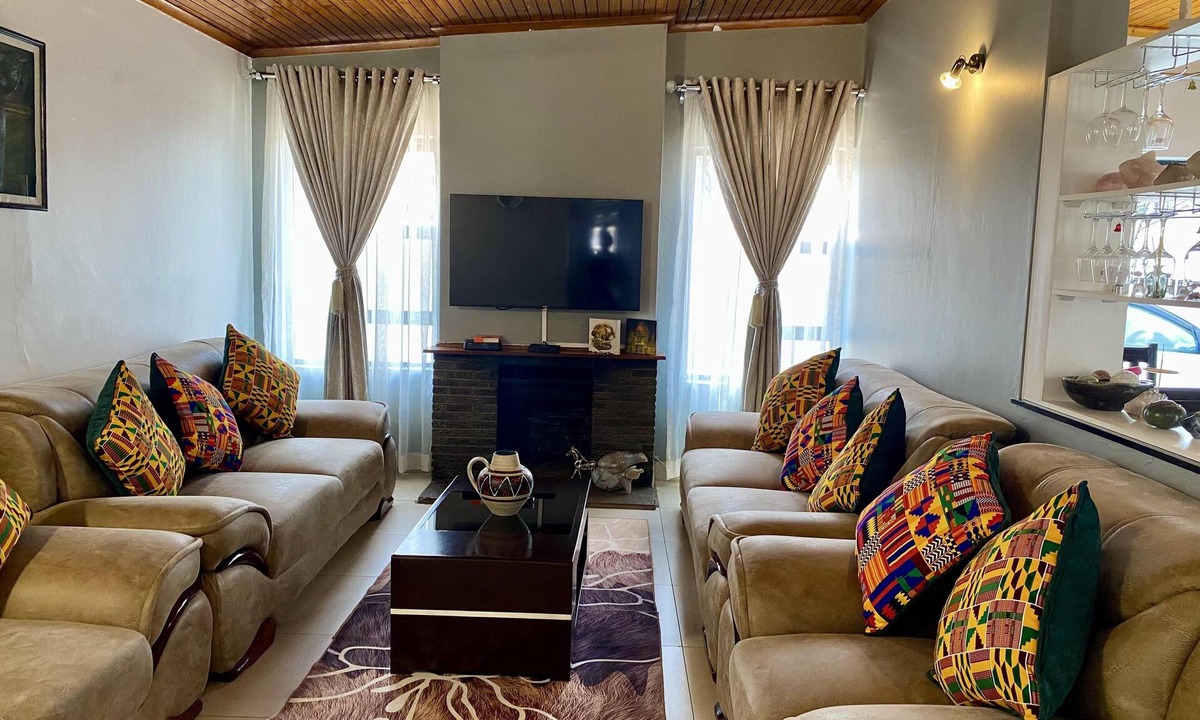 Harare Villa | Luxurious 6 bed + 6 baths in Sunridge - 2299