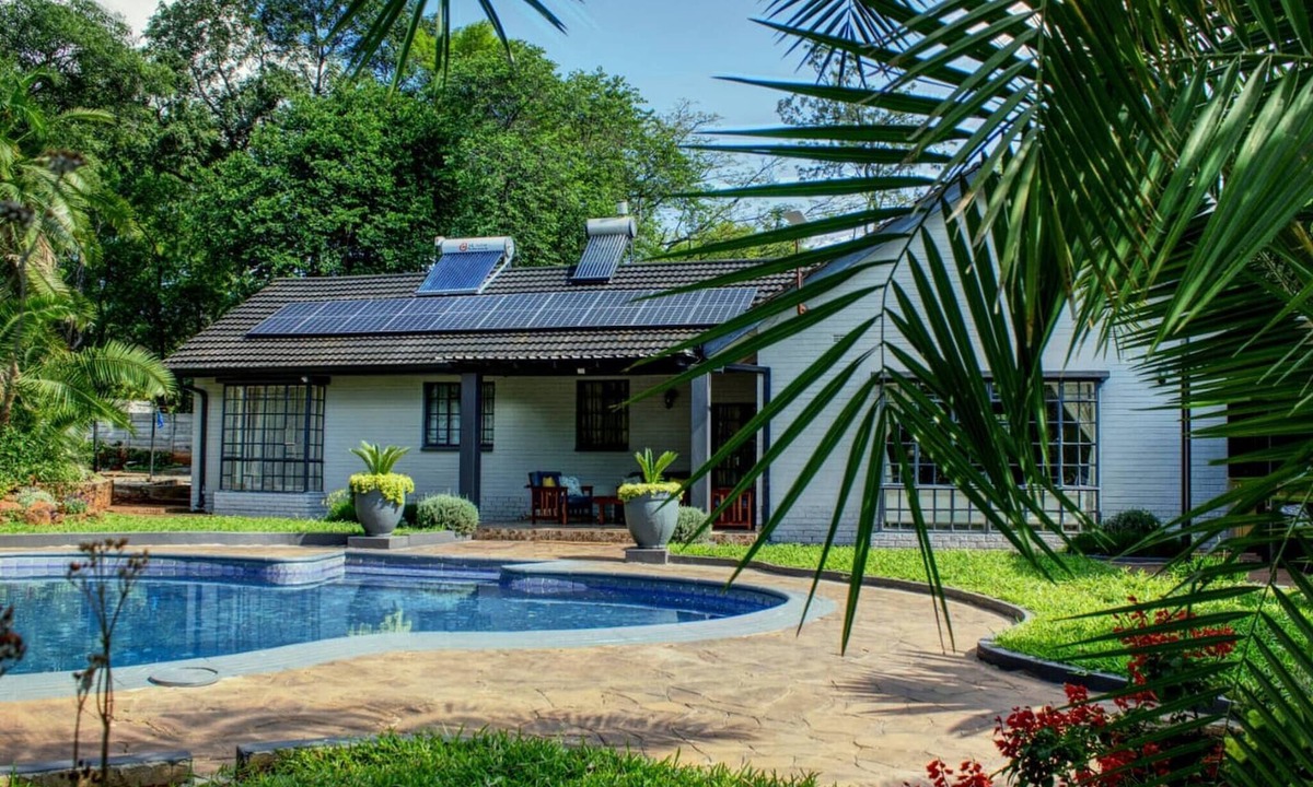Harare East Villa | Luxurious Private Villa with Pool Near Sam Levy's Village