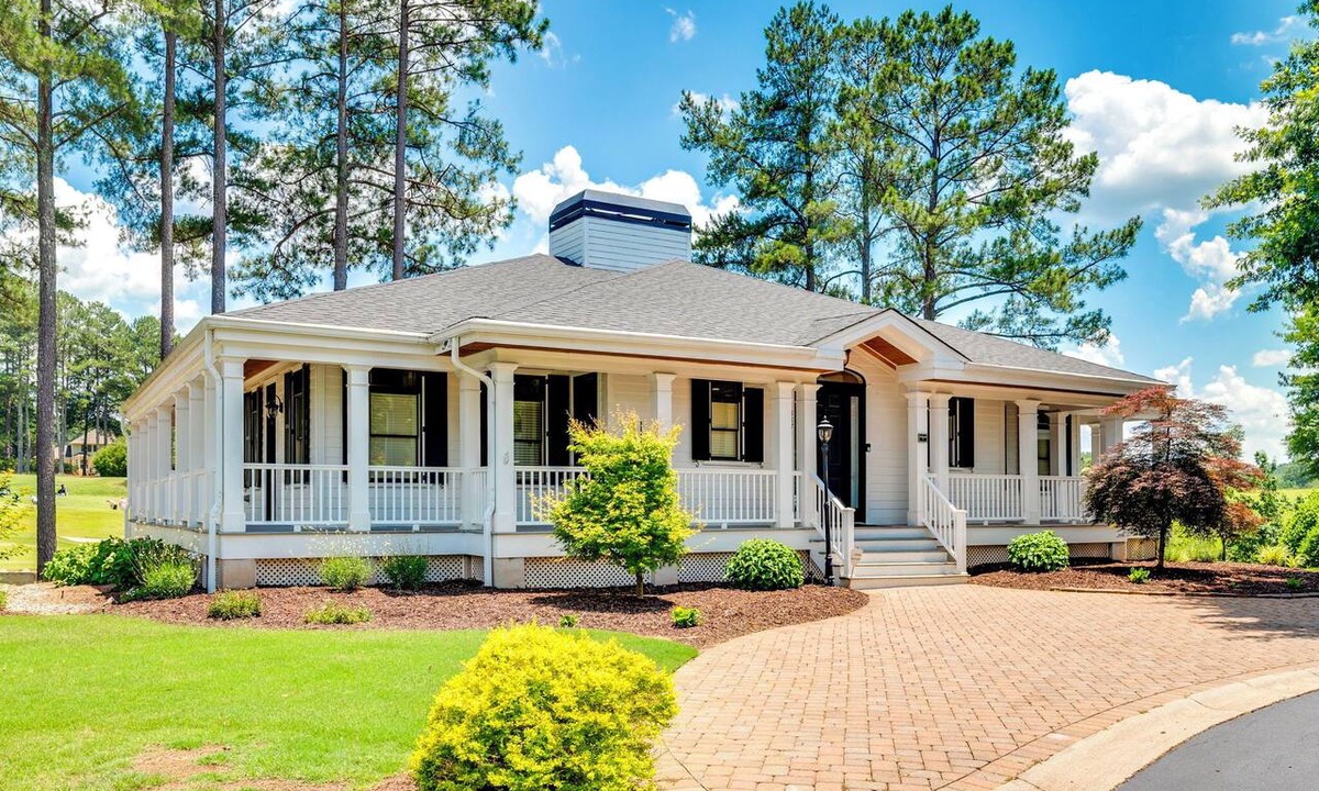 Tigerville Cottage | Luxury 6-bedroom cottage with golf course view in charming Travelers Rest