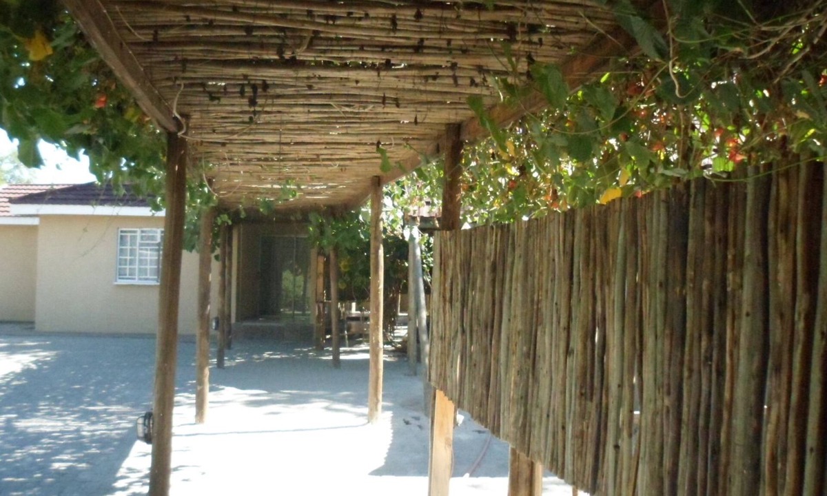 Maun House | Luxury Wild Inn