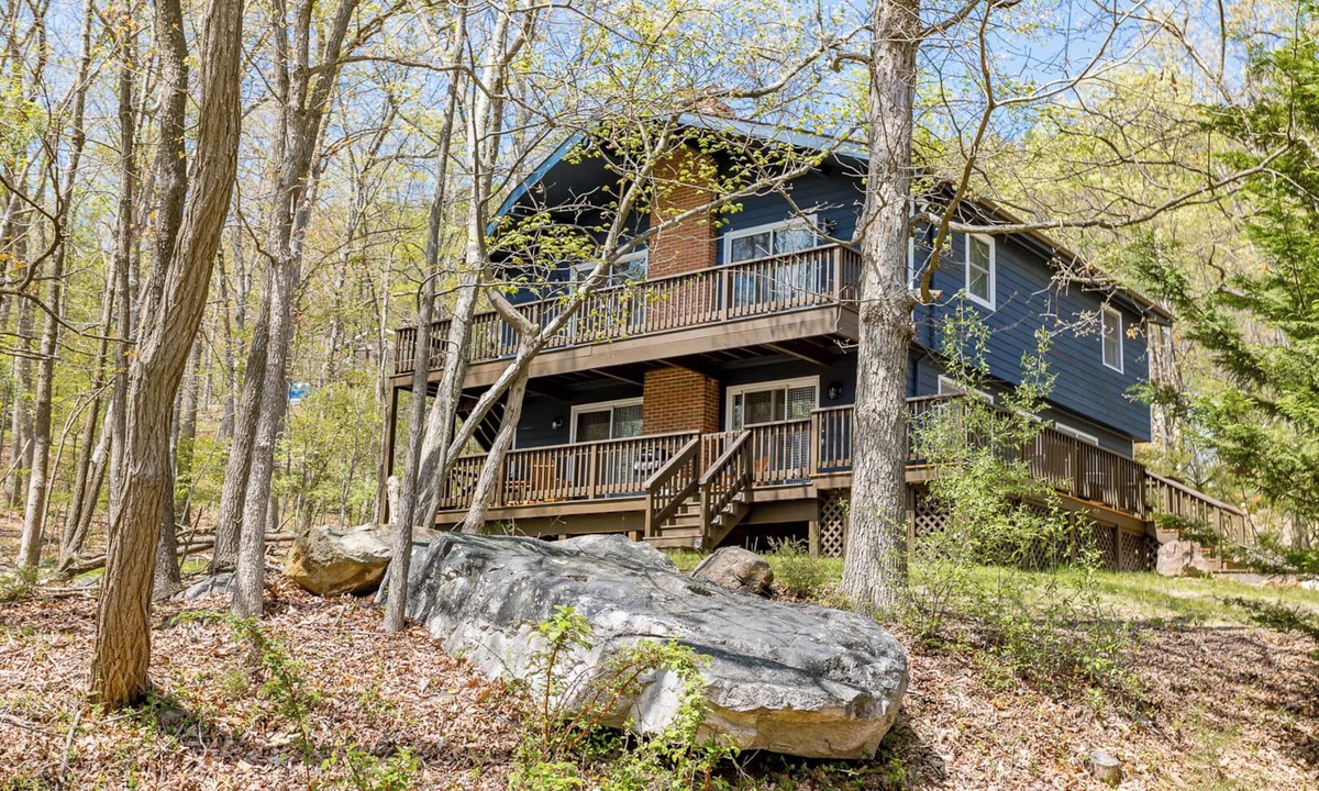 Massanutten Villa | Massanutten Family Villa -3 Kings, 1 Queen/Dog Friendly/1 Mile to the Slopes
