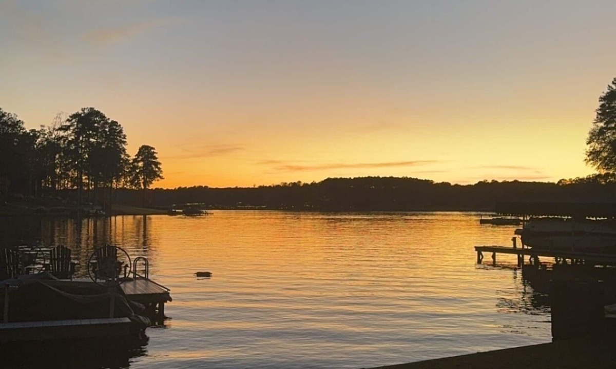 Greensboro House | MASTERS WEEK!Perfect Gathering Spot On Oconee. Ritz, Lake, Clays, Fishing, Golf!