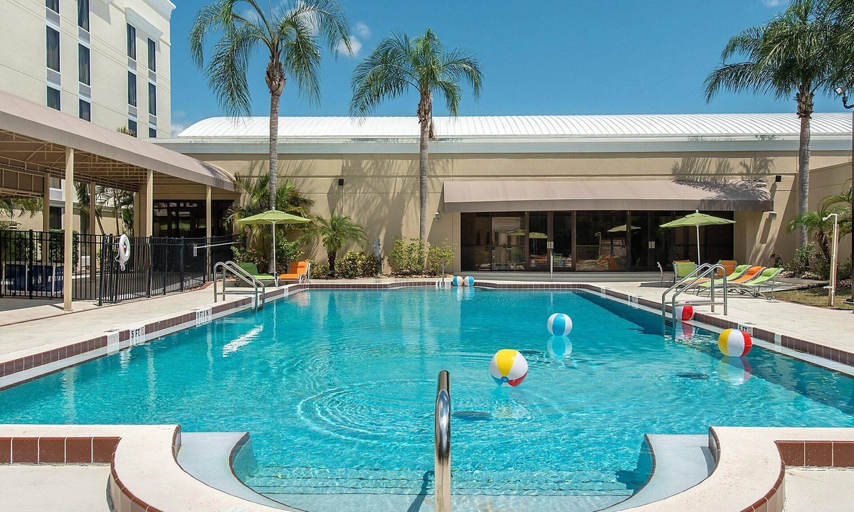 Tropic Hotel | Memorable Family Getaway | 4 Units | Pool | Free Parking | 0.8 mi to Brevard Zoo